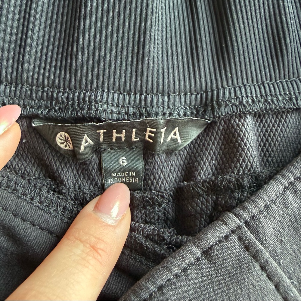 Athleta Black Athletic Shorts Women’s 6 Elastic Waist Drawstring Casual - Picture 2 of 6
